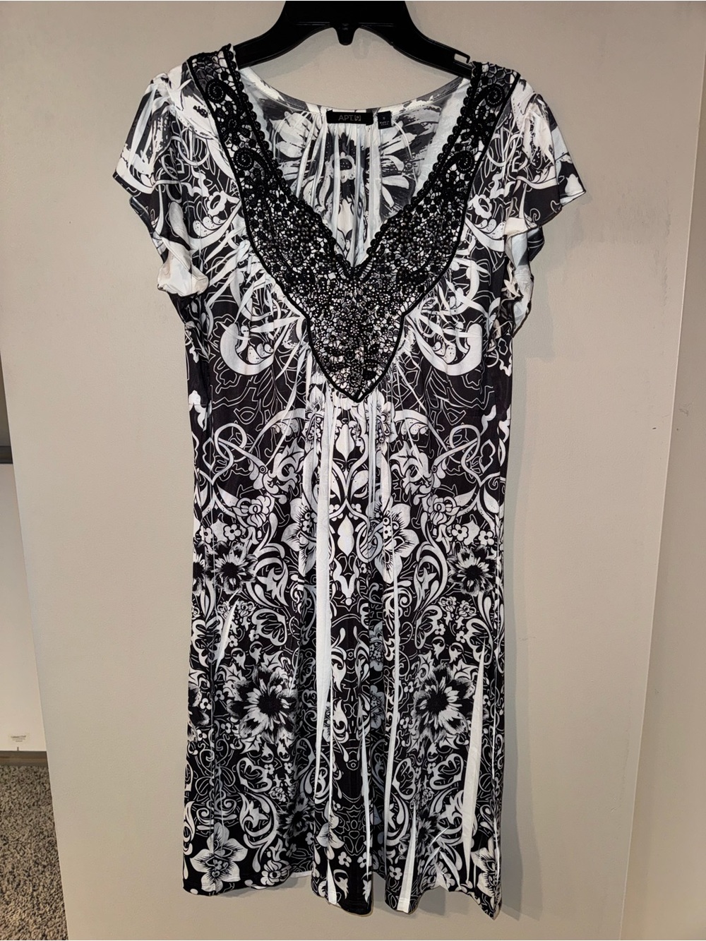 Apt. 9 Women's M Black White Floral Sheath Dress V-Neck Short Sleeve Stretch